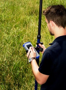Carlson SurvCE4.0 works smoothly with the Carlson MINI2 (above) and the Surveyor/Surveyor+ and its CR2/CR5 total station.